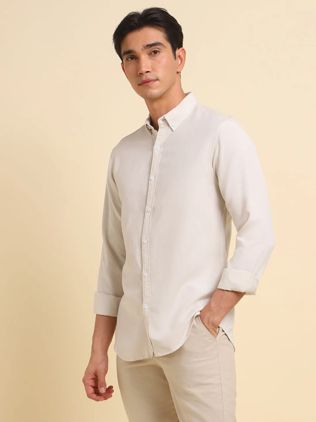 Men's Slim Fit Off White Solid Button Down Collar & Full Sleeves Casual Shirt